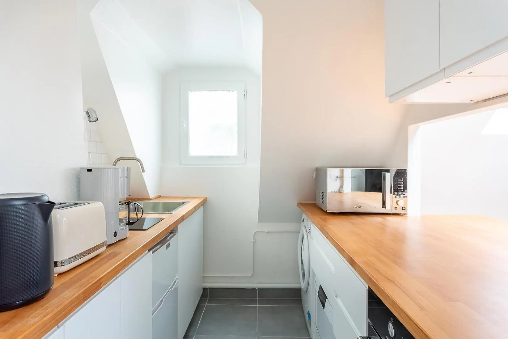 Le Marais, Romantic Loft Apartment! Min 31 Nights From June To December Apartman *