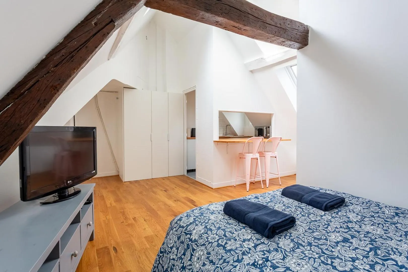 Romantic Loft In The Center Of Le Marais, Min 31 Nights From March *